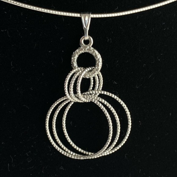 Fun 3 Ring Silver Tone Pendant Cable Necklace 18” - Picture 2 of 5